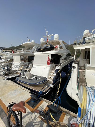 Моторная яхта Princess 72 2010 (850 м/ч)