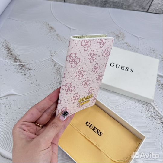 Обложка Guess на паспорт