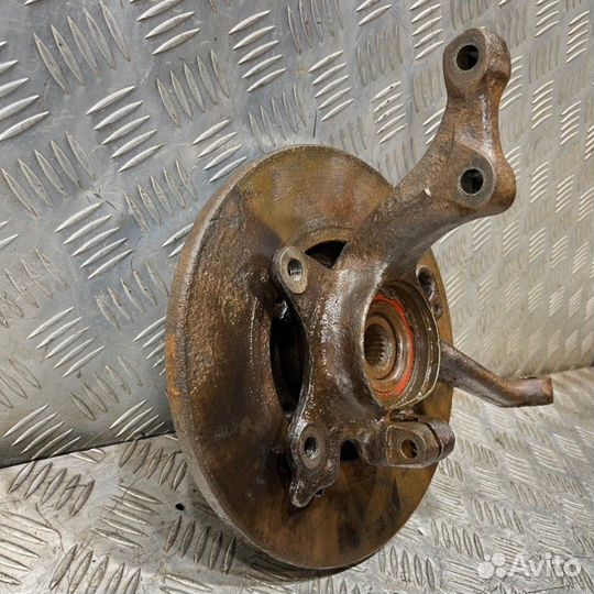 Кулак поворотный передний правый Volkswagen Passat