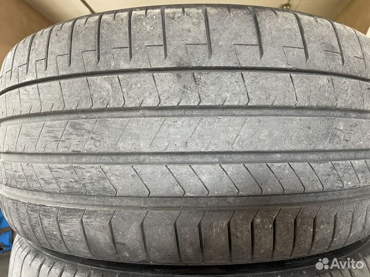 Pirelli P Zero PZ4 295/35 R21 и 315/30 R22 107Y