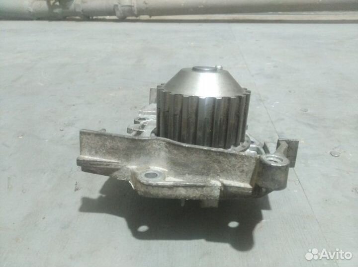 Помпа Renault Sandero 1 2010