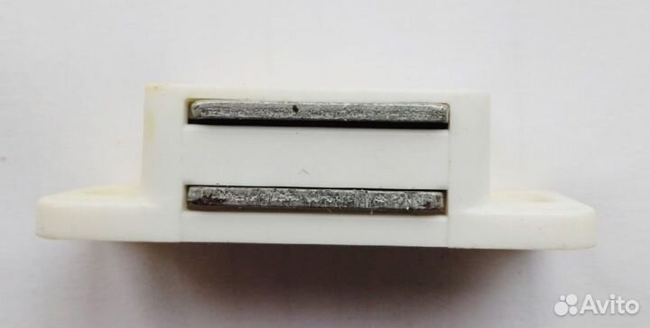 Магнитная защелка для двери