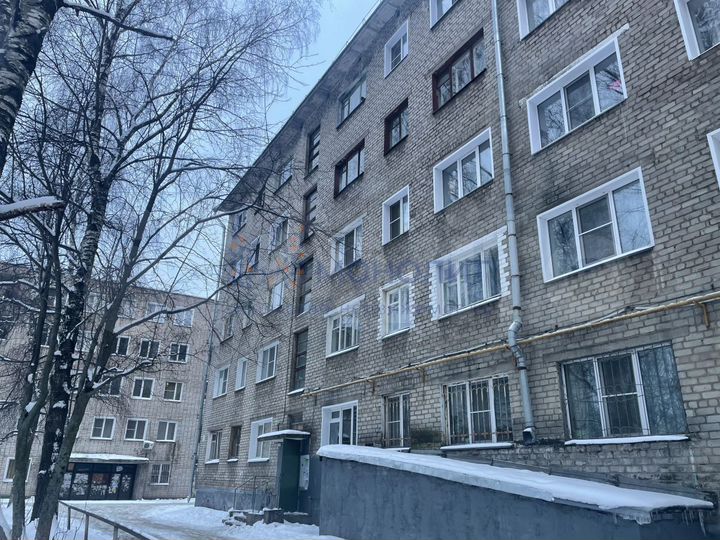 Комната 12,8 м² в 5-к., 1/5 эт.