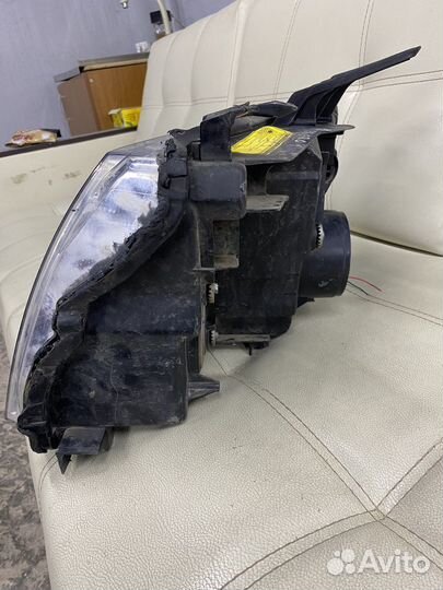 Правая фара pajero 4