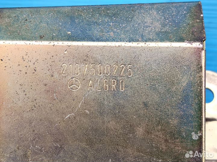 Кожух замка багажника Mercedes W210 95-02