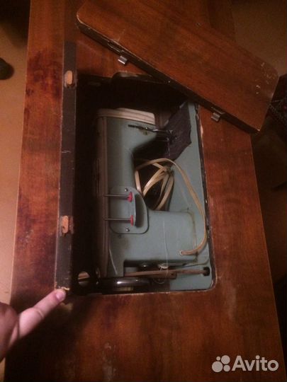 Швейная машина LADA