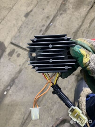 Регулятор напряжения