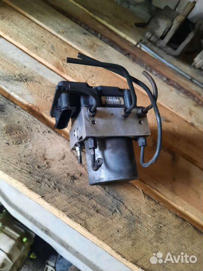 Блок ABS Nissan Np300 2.5 YD25 2013