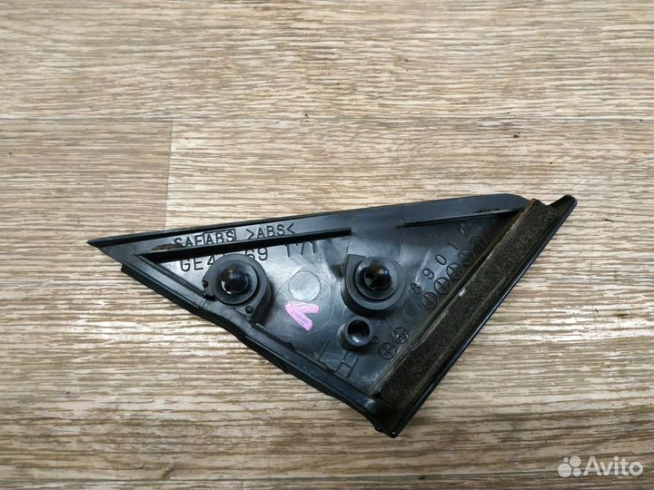 Накладка зеркала внутренняя левая Mazda Capella GF