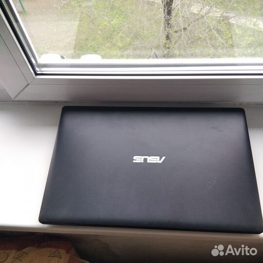 Ноутбук Asus i3