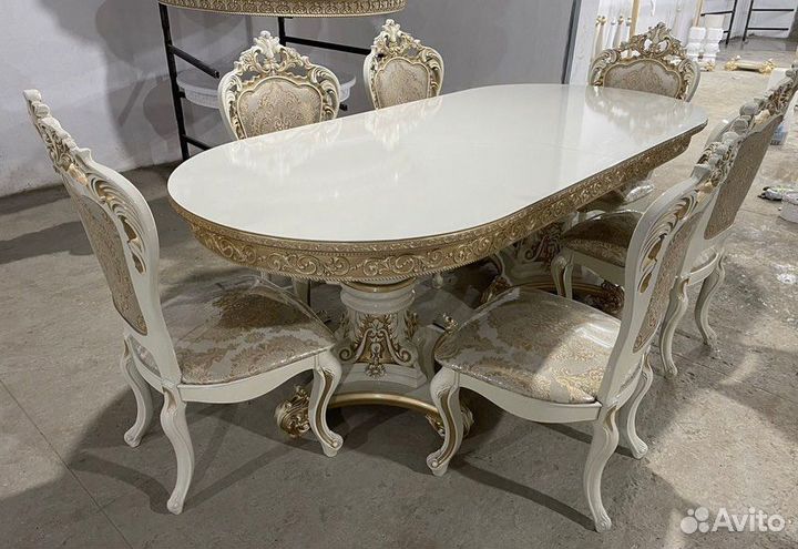 Стол и стулья