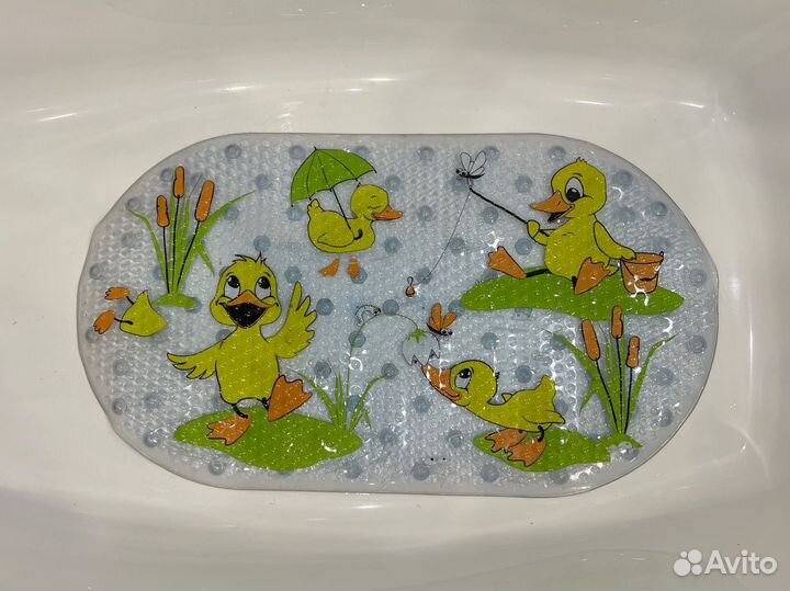 Противоскользящий коврик в ванну детский