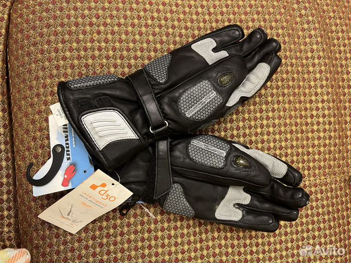 Горнолыжные перчатки