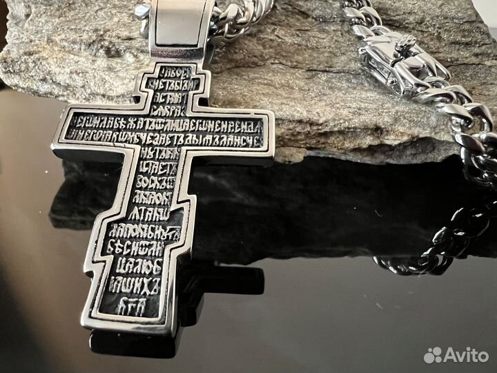 Крест и цепь