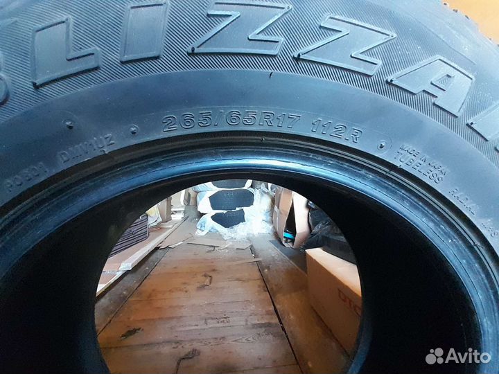 Bridgestone Blizzak LM-80 265/65 R17