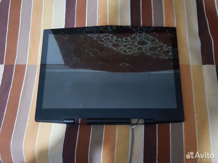 Экран вместе с рамкой с Alienware M17x