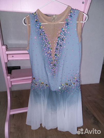 Платье для выступлений по фигурному катанию