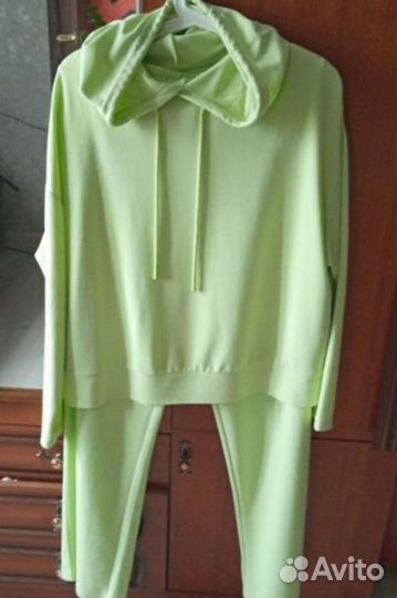 Спортивный костюм женский