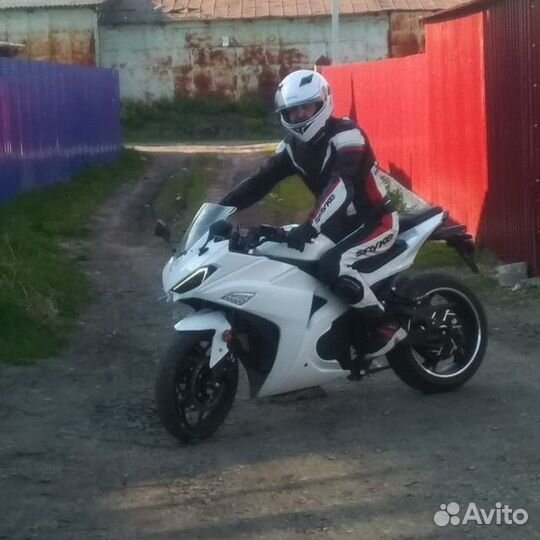Электробайк Ямаха R3