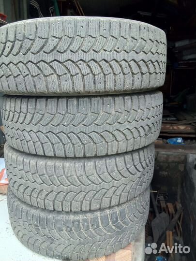 Bridgestone Blizzak Spike-01 195/65 R15