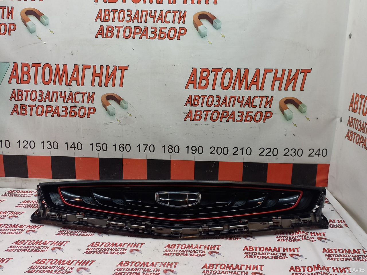 Решетка радиатора Джили Тугелла Tugella