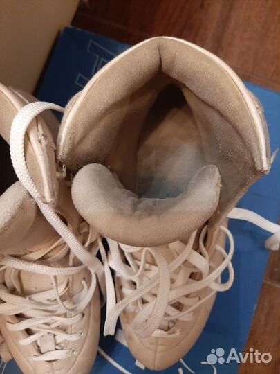 Ботинки для фигурного катания