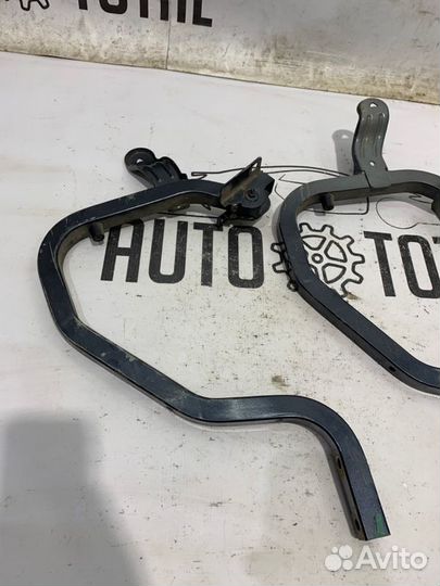 Петля багажника Renault Logan K7J710 2008