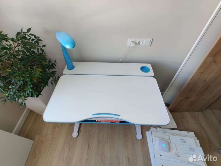 Парта для школьника