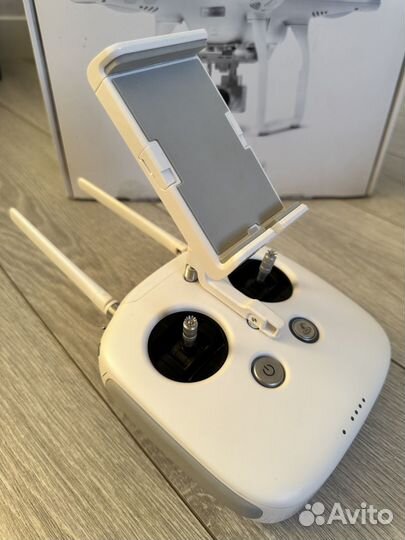 Квадрокоптер DJI Phantom 3 Advanced