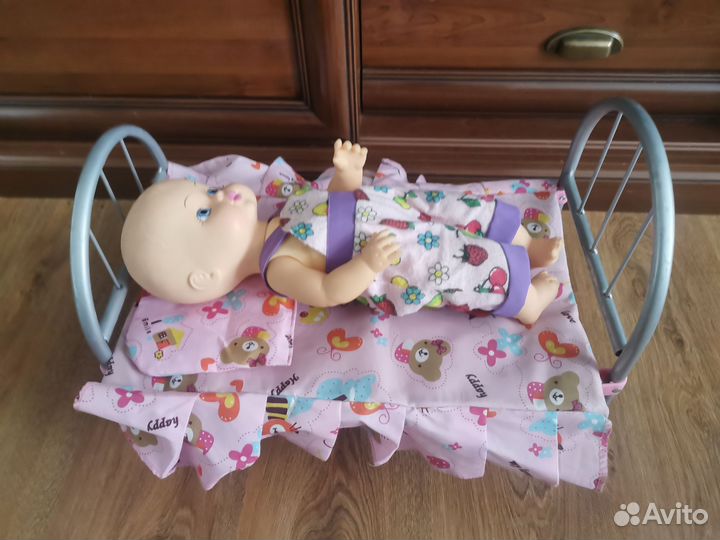 Кукла с кроваткой