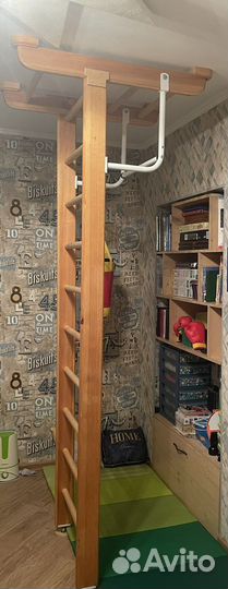 Шведская стенка деревянная с турником бу