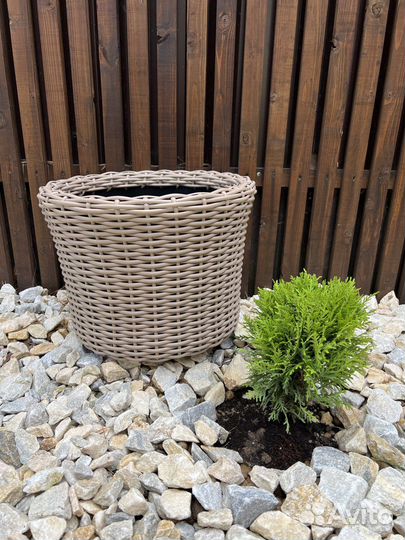 Кашпо из ротанга (полиротанга)