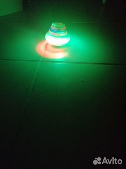 Подарок Игрушка музыкальный светящийся волчок