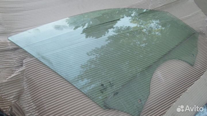 Стекло передней правой двери BMW F20 F21