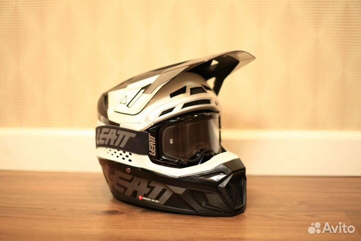 Мотошлем Leatt 8.5 V22 M 57-58см + Velocity 5.5