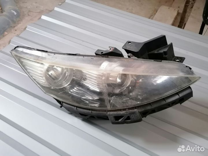 Фара передняя Mazda Biante