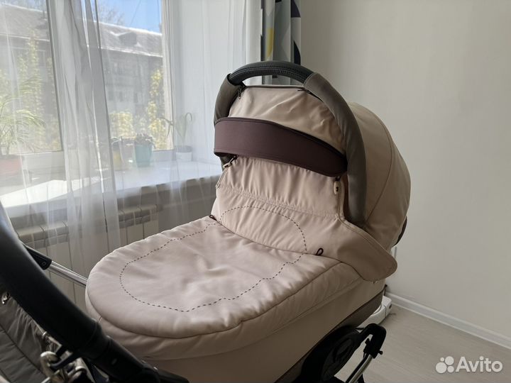 Люлька с поворотными колесами Navington Caravel