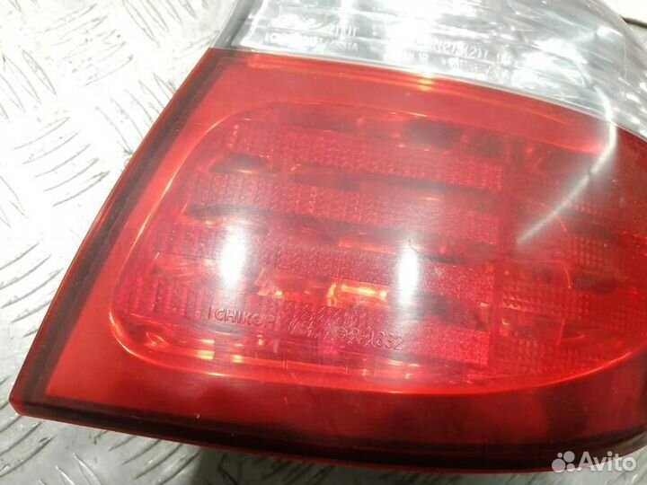 Фонарь задний правый в крыло оригинал Maxima A33