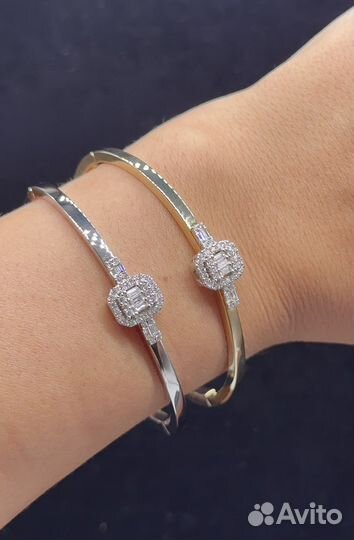 Жесткий золотой браслет с бриллиантами