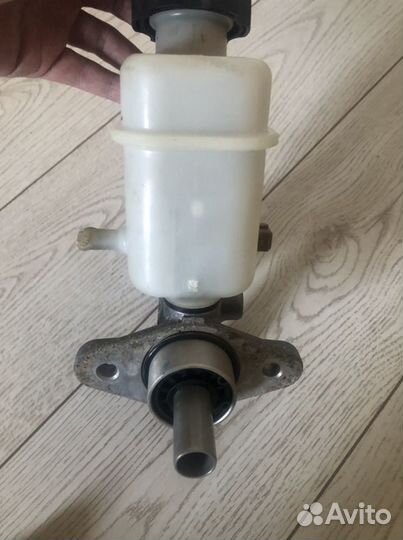 Главный тормозной цилиндр KIA 585102g100