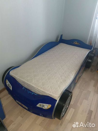 Детская кровать машинка