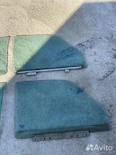 Стёкла волга 31105