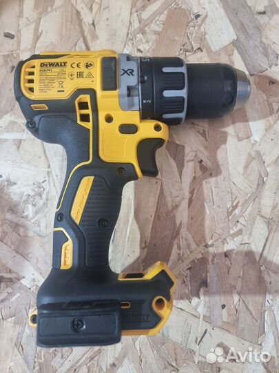 Дрель-шуруповерт Dewalt DCD791N