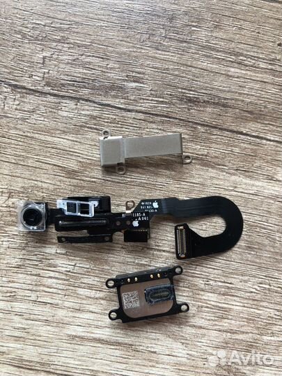 Телефон iPhone 8 разбор на детали