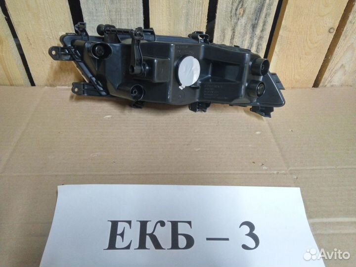 Передняя правая птф Шкода Суперб 2 с 2013г