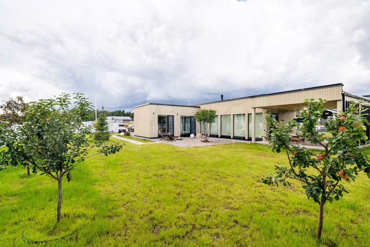 Дом 147,3 м² на участке 8,9 сот.