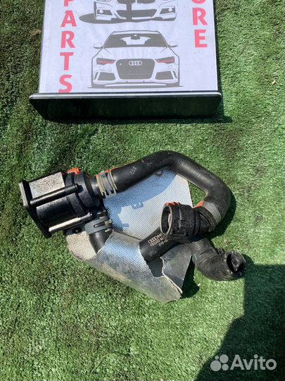 Насос водяной помпа с патрубками Audi S4 (B9), 8W5