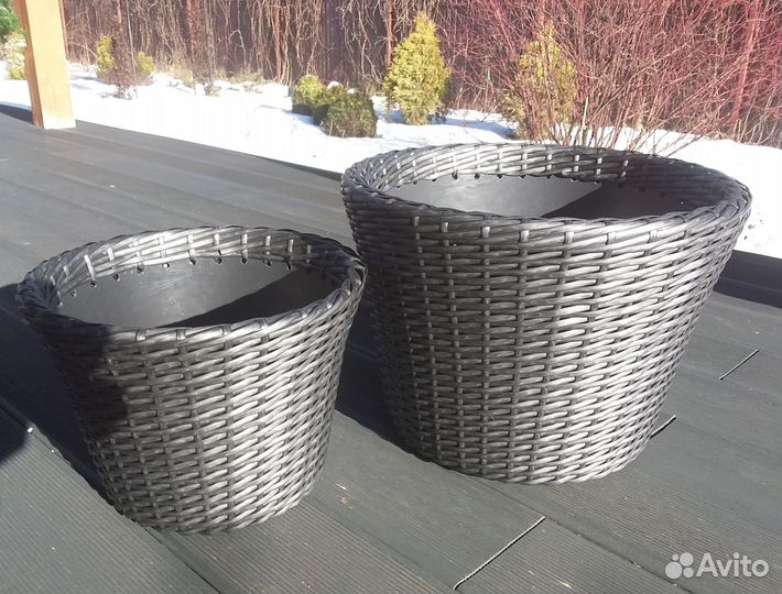 Кашпо из искуственного ротанга