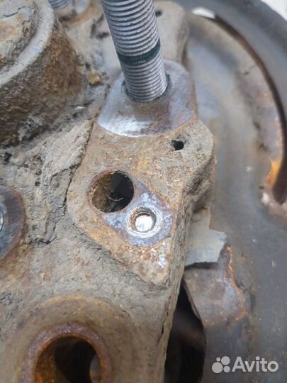 Ступица (кулак, цапфа) левая задняя Renault Trafic