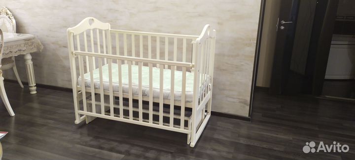 Детская кровать с маятником +новый матрас